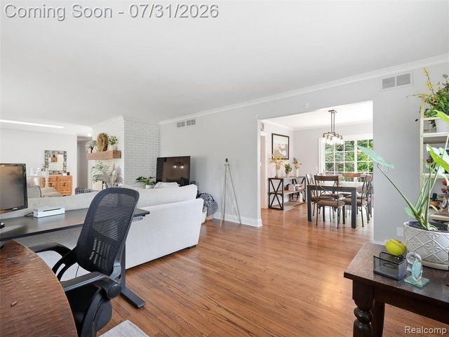 138 Aintree Road, Rochester, MI 48306