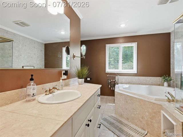 138 Aintree Road, Rochester, MI 48306