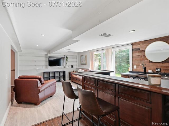 138 Aintree Road, Rochester, MI 48306