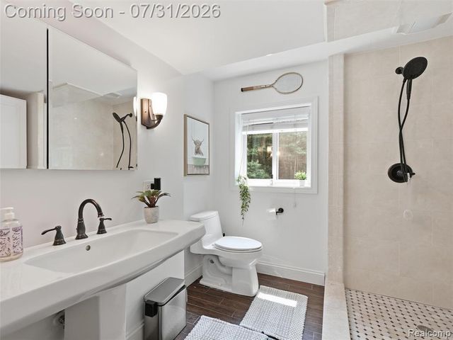 138 Aintree Road, Rochester, MI 48306