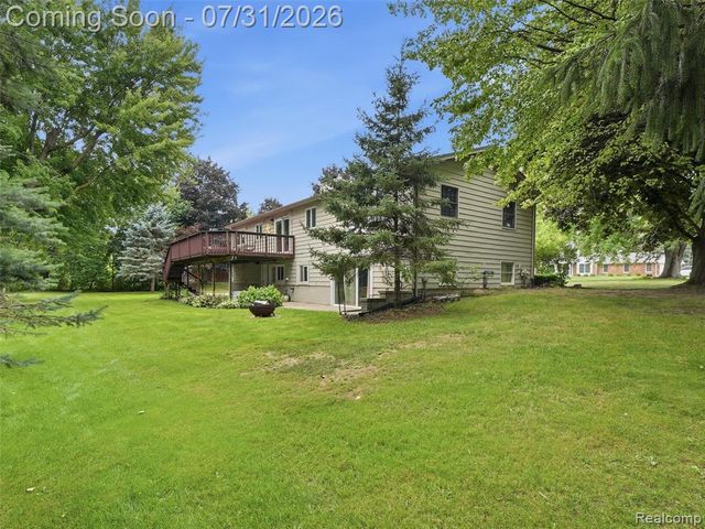 138 Aintree Road, Rochester, MI 48306