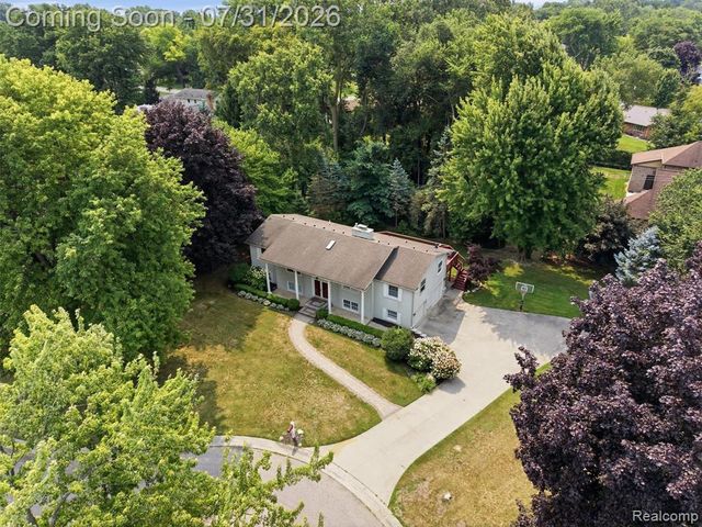 138 Aintree Road, Rochester, MI 48306