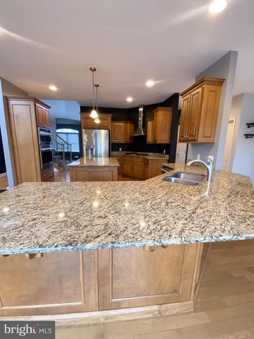 936 WETHERBURN DR, York, PA 17404