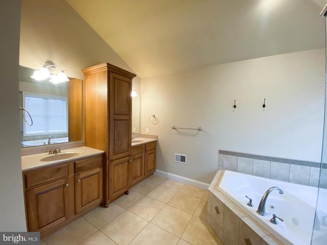 936 WETHERBURN DR, York, PA 17404