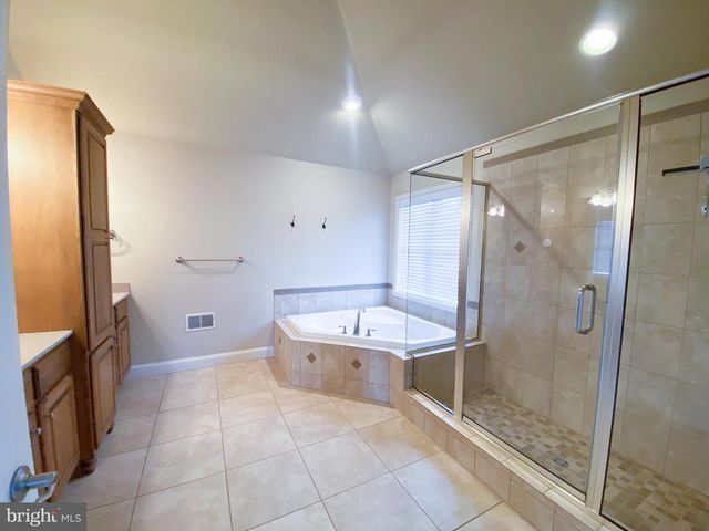 936 WETHERBURN DR, York, PA 17404
