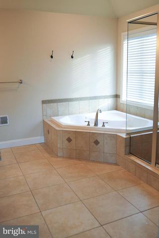936 WETHERBURN DR, York, PA 17404