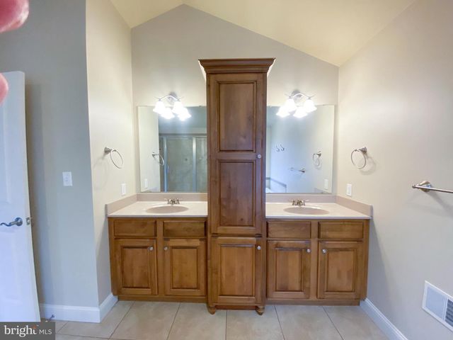 936 WETHERBURN DR, York, PA 17404