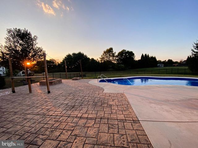 936 WETHERBURN DR, York, PA 17404