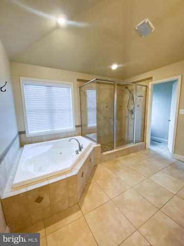 936 WETHERBURN DR, York, PA 17404