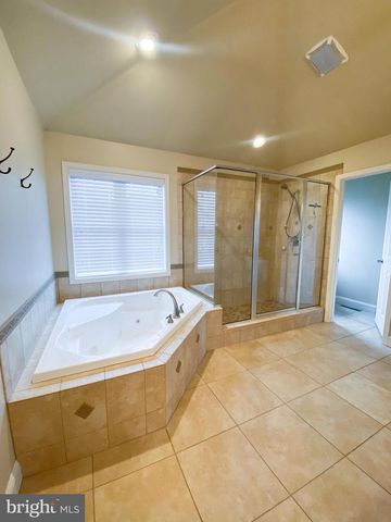 936 WETHERBURN DR, York, PA 17404