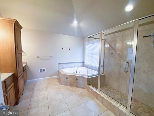 936 WETHERBURN DR, York, PA 17404