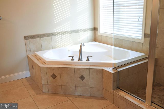 936 WETHERBURN DR, York, PA 17404