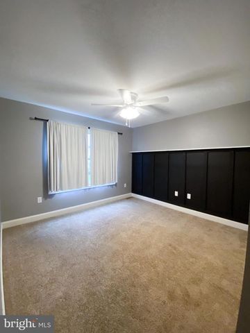936 WETHERBURN DR, York, PA 17404