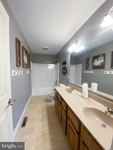 936 WETHERBURN DR, York, PA 17404