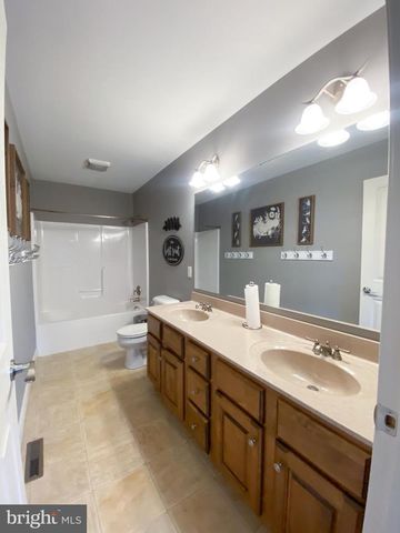 936 WETHERBURN DR, York, PA 17404