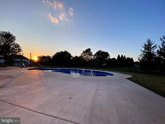 936 WETHERBURN DR, York, PA 17404