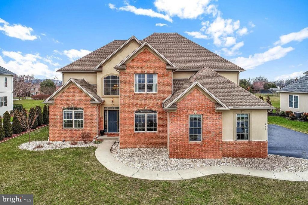 936 WETHERBURN DR, York, PA 17404