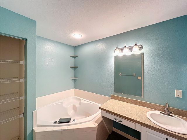 323 FOX LAKE DRIVE, Lakeland, FL 33809