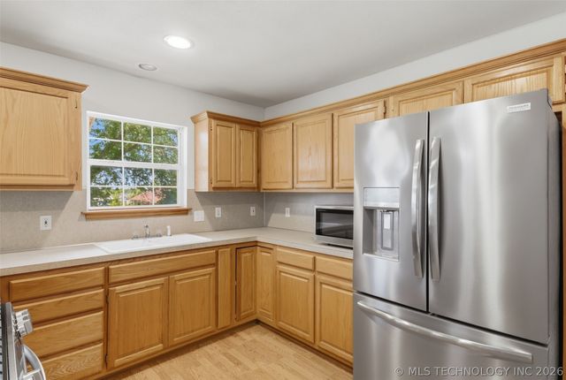 16292 S 337th East Avenue, Porter, OK 74454