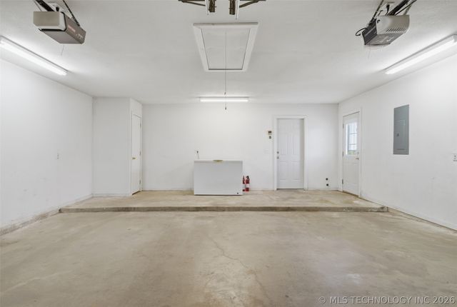 16292 S 337th East Avenue, Porter, OK 74454