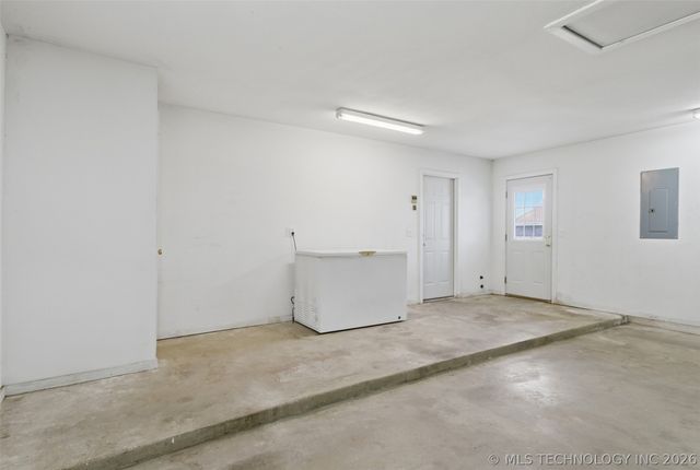 16292 S 337th East Avenue, Porter, OK 74454