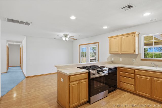 16292 S 337th East Avenue, Porter, OK 74454