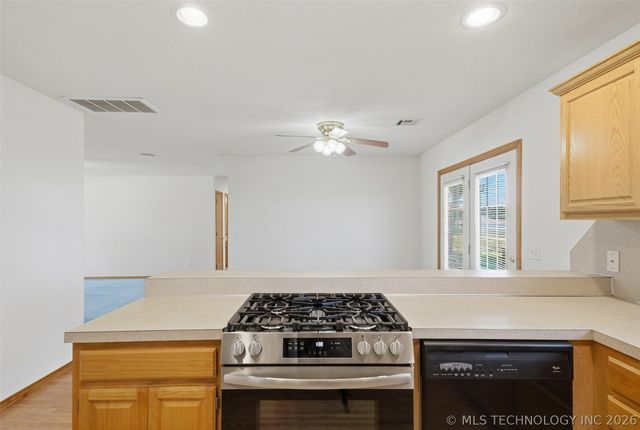 16292 S 337th East Avenue, Porter, OK 74454