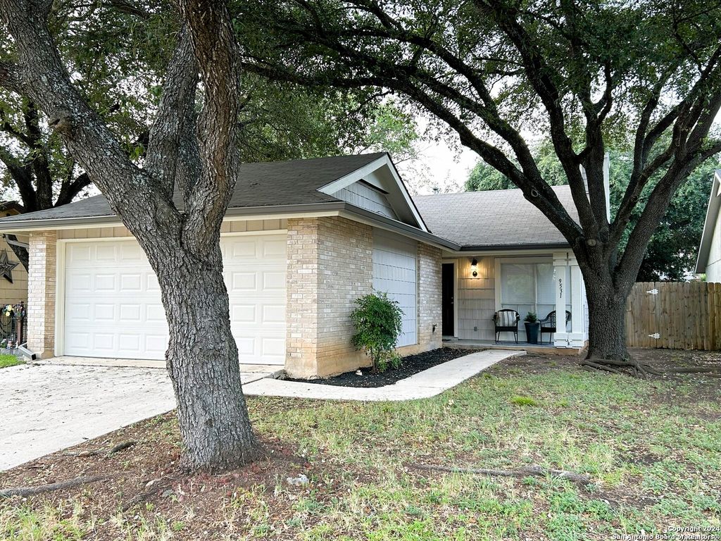 9531 BOWEN DR, San Antonio, TX 78250