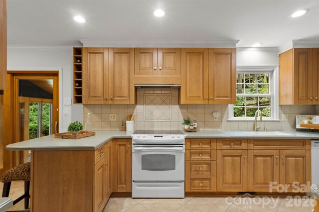 7721 Bradenton Drive, Charlotte, NC 28210