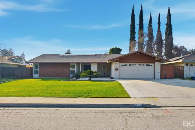 205 Carr Street, Bakersfield, CA 93309