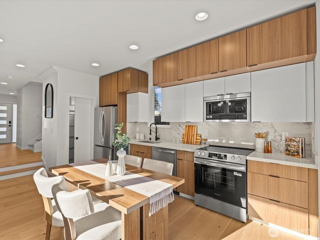 12834 Ashworth Avenue N, Seattle, WA 98133