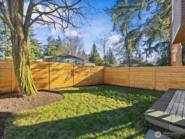 12834 Ashworth Avenue N, Seattle, WA 98133