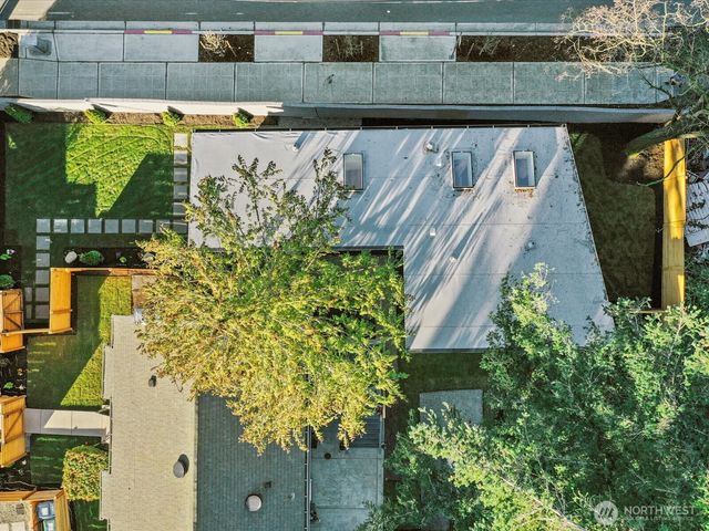 12834 Ashworth Avenue N, Seattle, WA 98133