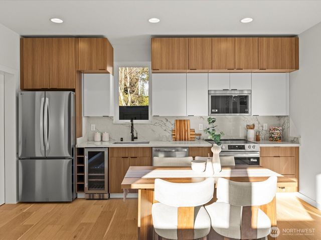 12834 Ashworth Avenue N, Seattle, WA 98133