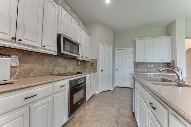 217 Panther Peak Drive, Midlothian, TX 76065