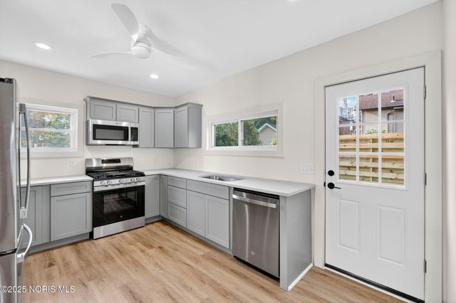 208 E Indiana Avenue, Perrysburg, OH 43551