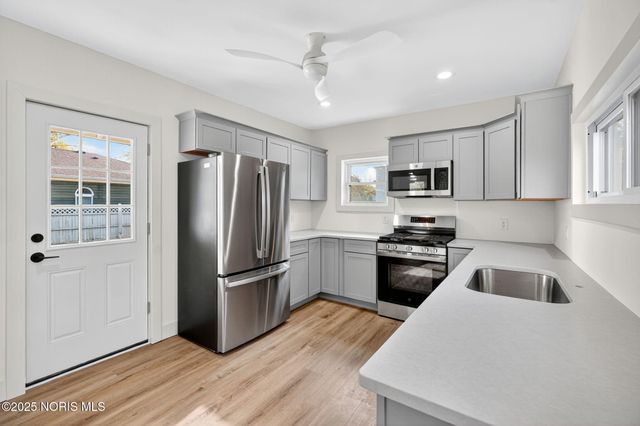 208 E Indiana Avenue, Perrysburg, OH 43551