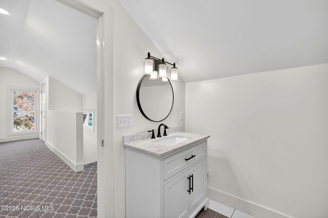 208 E Indiana Avenue, Perrysburg, OH 43551