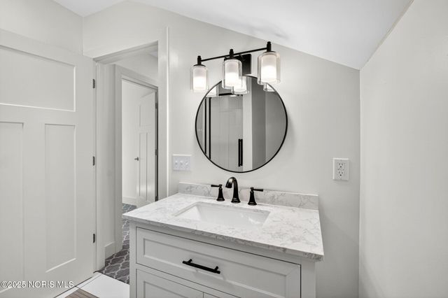 208 E Indiana Avenue, Perrysburg, OH 43551