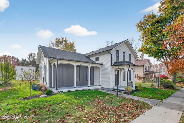 208 E Indiana Avenue, Perrysburg, OH 43551