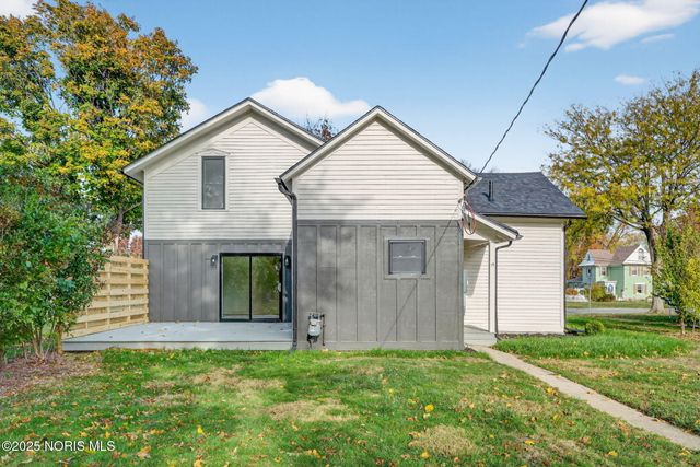 208 E Indiana Avenue, Perrysburg, OH 43551