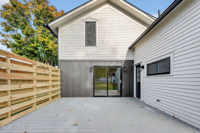 208 E Indiana Avenue, Perrysburg, OH 43551