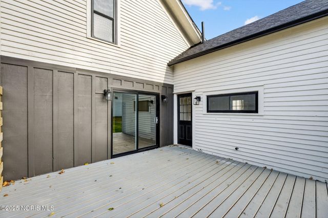 208 E Indiana Avenue, Perrysburg, OH 43551