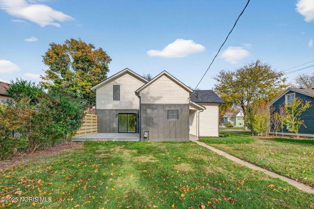 208 E Indiana Avenue, Perrysburg, OH 43551