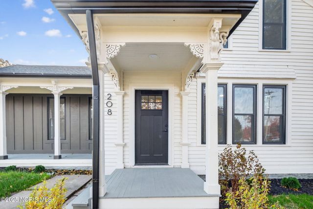 208 E Indiana Avenue, Perrysburg, OH 43551