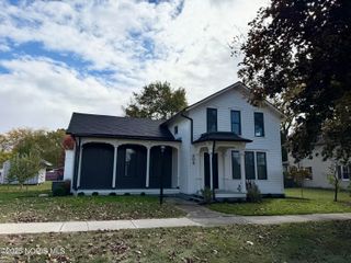 208 E Indiana Avenue, Perrysburg, OH 43551