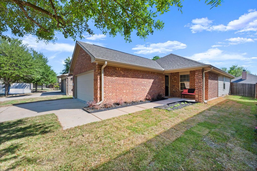 380 Housefinch LOOP, Leander, TX 78641