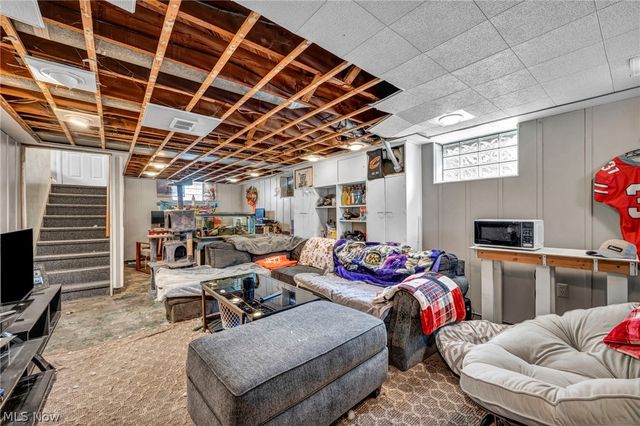 6294 Alexandria Drive, Parma Heights, OH 44130