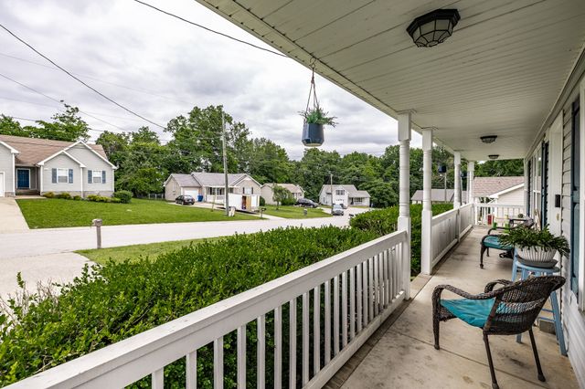 1041 Red Apple Ct, Clarksville, TN 37040