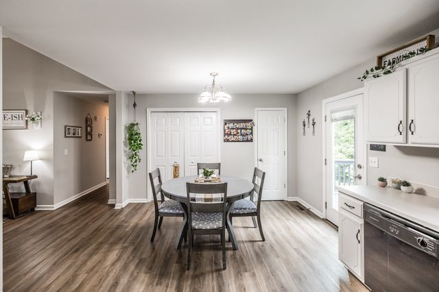 1041 Red Apple Ct, Clarksville, TN 37040